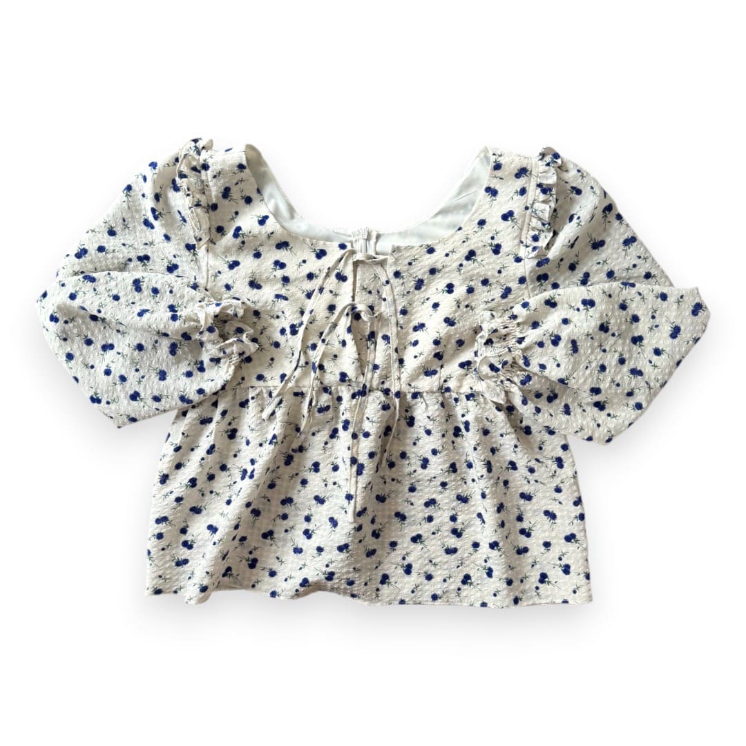 BLOUSE BLANCHE AVEC FLEURS BLEUES LARGE