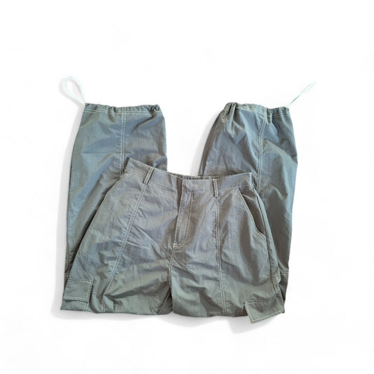 PANTALONS GRIS CARGO AVEC DU BLANC MEDIUM